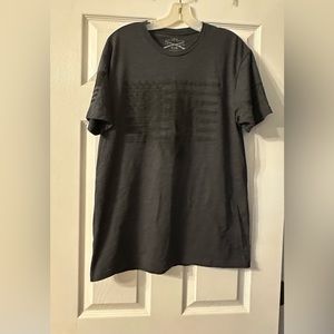 Grunt Style Men’s short sleeve shirt is a size Large.